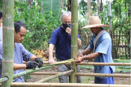 การสร้างเรือนเครื่องผูก ภายใต้กิจกรรม - Building a bamboo house of the “Artisans Talk” woodworking and traditional kruang puuk house construction workshop