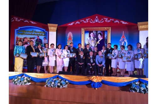 รับรางวัลเกียรติคุณบุคคลต้นแบบ แม่พิมพ์ดีเด่น สาขาผู้ส่งเสริมศิลปวัฒนธรรมไทยดีเด่น ประจำปี 2558