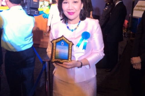 รับรางวัลเกียรติคุณบุคคลต้นแบบ แม่พิมพ์ดีเด่น สาขาผู้ส่งเสริมศิลปวัฒนธรรมไทยดีเด่น ประจำปี 2558