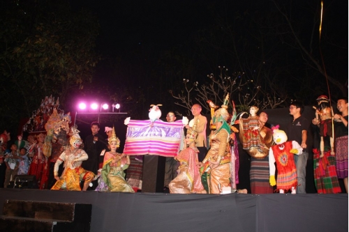 ละครหุ่นตระการตาอาเซียน : ASEAN Enchanting Puppets 2013