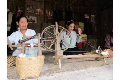 งานแอ่วเฮือน เยือนผญา พิพิธภัณฑ์มีชีวิต วิถีชีวิตล้านนา 2556