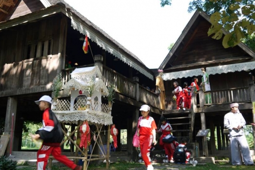 งานแอ่วเฮือน เยือนผญา พิพิธภัณฑ์มีชีวิต วิถีชีวิตล้านนา 2556