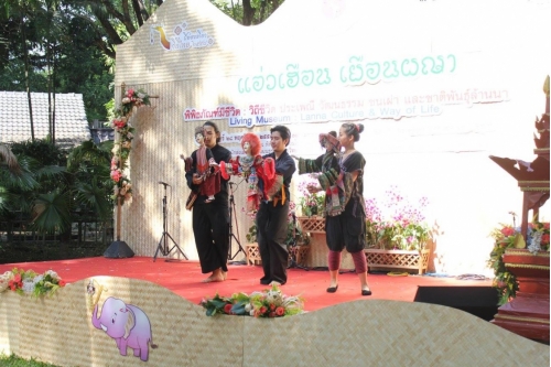 “แอ่วเฮือน เยือนผญา” พิพิธภัณฑ์มีชีวิต : วิถีชีวิต ประเพณี วัฒนธรรม ชนเผ่า และชาติพันธุ์ล้านนา 2558