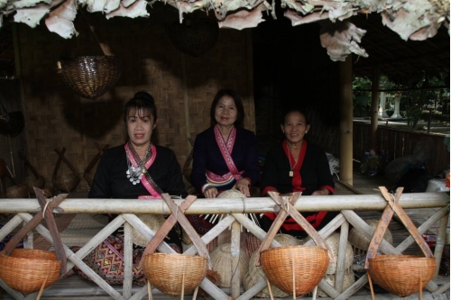 งานหมู่บ้านล้านนา : พิพิธภัณฑ์มีชีวิต วิถีชีวิตล้านนา และลานสรวงข่วงศิลป์ 2560
