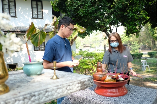 พิธีไหว้พระภูมิเจ้าที่และบอกกล่าววิญญาณผู้ปกปักษ์รักษาเรือนโบราณและหลองข้าวล้านนา เพื่อดำเนินงานโครงการ Conservation of Traditional Lanna Architecture in Chiang Mai ภายใต้ทุนรางวัล AFCP 2019–2021 (ระยะที่ 2)