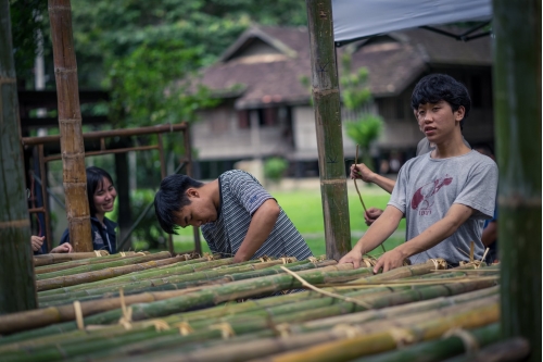 การสร้างเรือนเครื่องผูก ภายใต้กิจกรรม - Building a bamboo house of the “Artisans Talk” woodworking and traditional kruang puuk house construction workshop