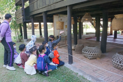 โรงเรียนสาธิตมหาวิทยาลัยเชียงใหม่ ศึกษาเเหล่งเรียนรู้ด้านสถาปัตยกรรมเเละวิถีชีวิตวัฒนธรรมล้านนา ภายใต้กิจกรรม “เด็กยุคใหม่ เรียนรู้วิถีไทย”