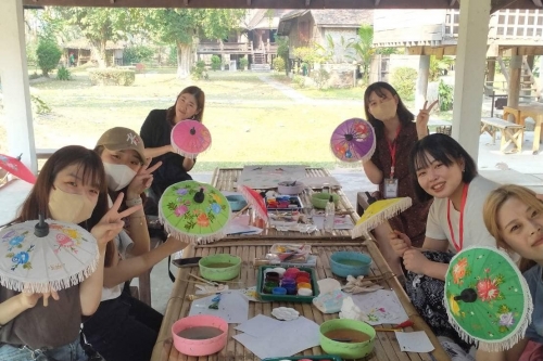 นักศึกษาในโครงการ Kobe Womens University เข้าศึกษาเเละเรียนรู้งานด้านศิลปวัฒนธรรม ณ พิพิธภัณฑ์เรือนโบราณล้านนา มช.