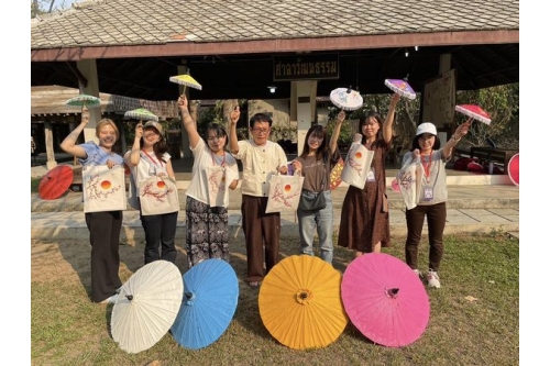 นักศึกษาในโครงการ Kobe Womens University เข้าศึกษาเเละเรียนรู้งานด้านศิลปวัฒนธรรม ณ พิพิธภัณฑ์เรือนโบราณล้านนา มช.