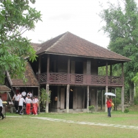 คณะครูและนักเรียนจากโรงเรียนดาราวิทยาลัย เยี่ยมชมพิพิธภัณฑ์เรือนโบราณล้านนา มช.