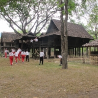 คณะครูและนักเรียนจากโรงเรียนดาราวิทยาลัย เยี่ยมชมพิพิธภัณฑ์เรือนโบราณล้านนา มช.