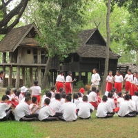 คณะครูและนักเรียนจากโรงเรียนดาราวิทยาลัย เยี่ยมชมพิพิธภัณฑ์เรือนโบราณล้านนา มช.