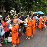 พิธีทำบุญตักบาตรเทโวโรหณะ ประจำปี 2562