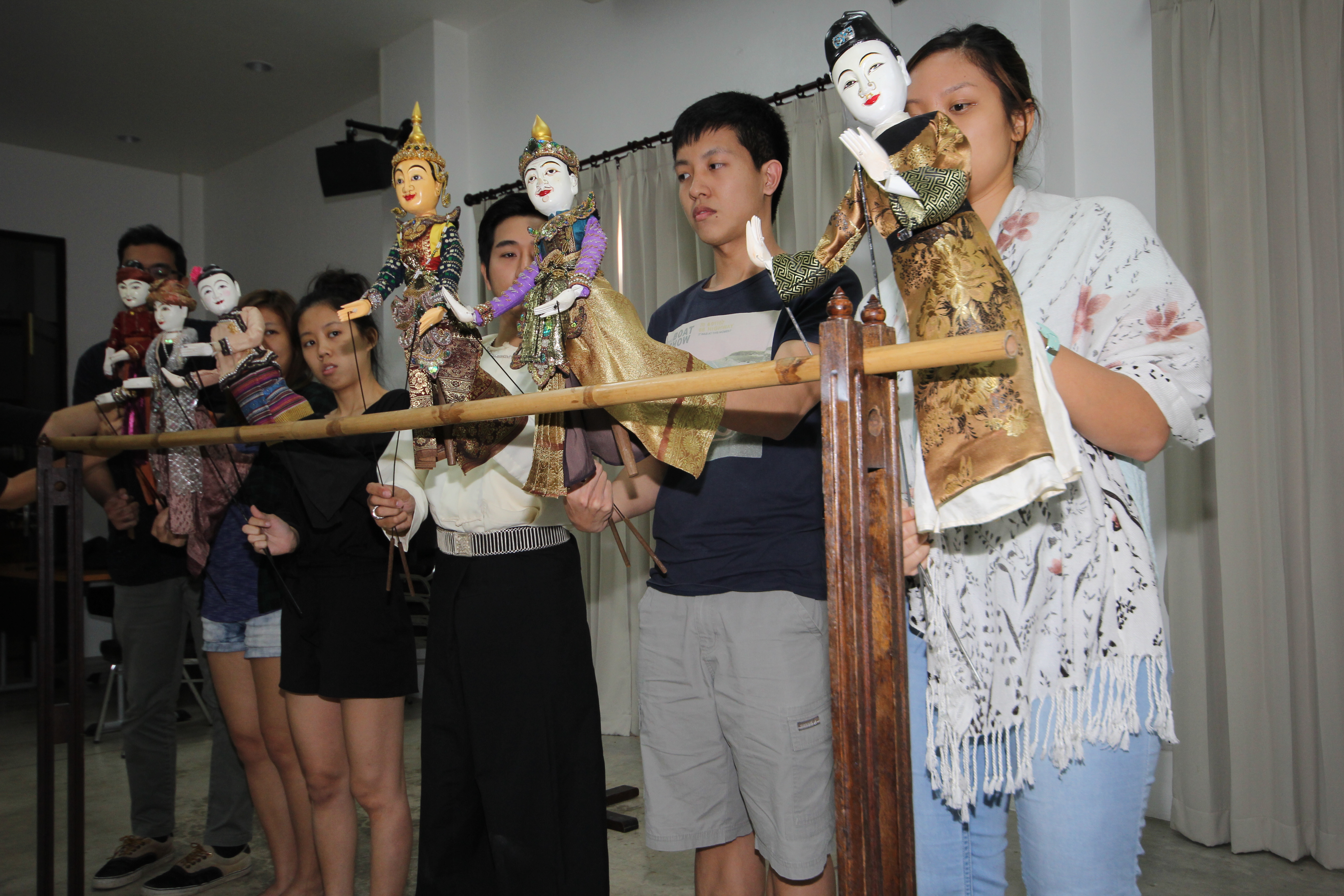ผู้อำนวยการสำนักส่งเสริมศิลปวัฒนธรรม ให้เกียรติเป็นวิทยากรบรรยายในหัวข้อ Introduction to Thai Dancing - Introduction to Thai Puppetry และ Thai Lanna Dancing 