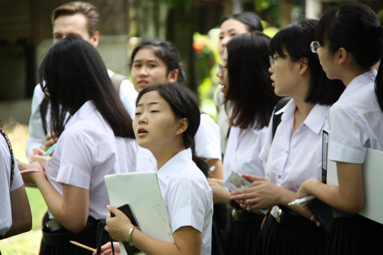นักศึกษาจากมหาวิทยาลัยยูนนาน คณะภาษาต่างประเทศ เอกภาษาไทย เข้าศึกษาพิพิธภัณฑ์เรือนโบราณล้านนา